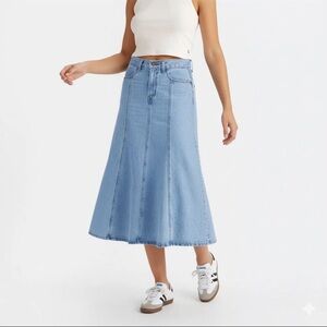 Levi's Women's NWT Fit And Flare Denim Skirt Blue Size 33